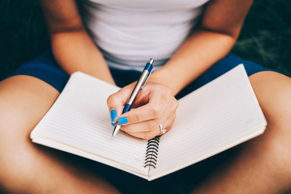 Ask L.B. - Our Advice Column for Readers: Juuling Friends, Makeup Pressure, and Divorce Depression