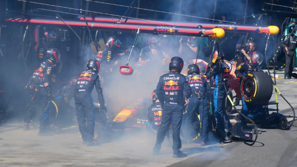 Red Bull’s team trying to put out Verstappen’s right brake after it exploded at the Australian 2024 Grand Prix. (Courtney planetf1)